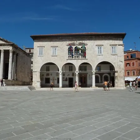 Impressive With Terrace In Pula Croatia Appartamento Vintijan