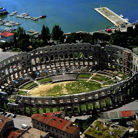 Apartament Impressive With Terrace In Pula Croatia *